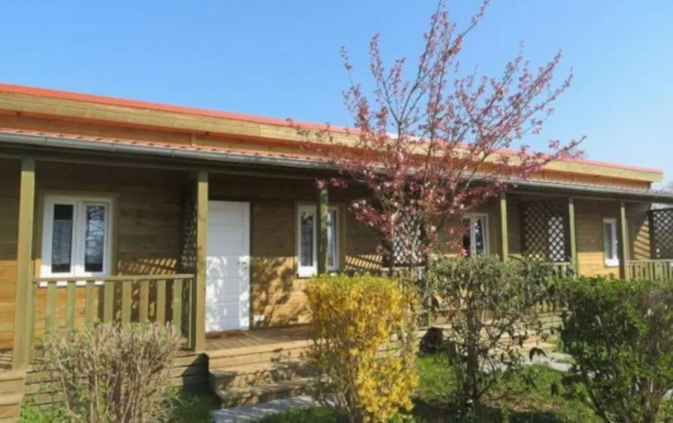 Hotel Domaine des Epinettes Saint-Romain-de-Jalionas Exterior foto